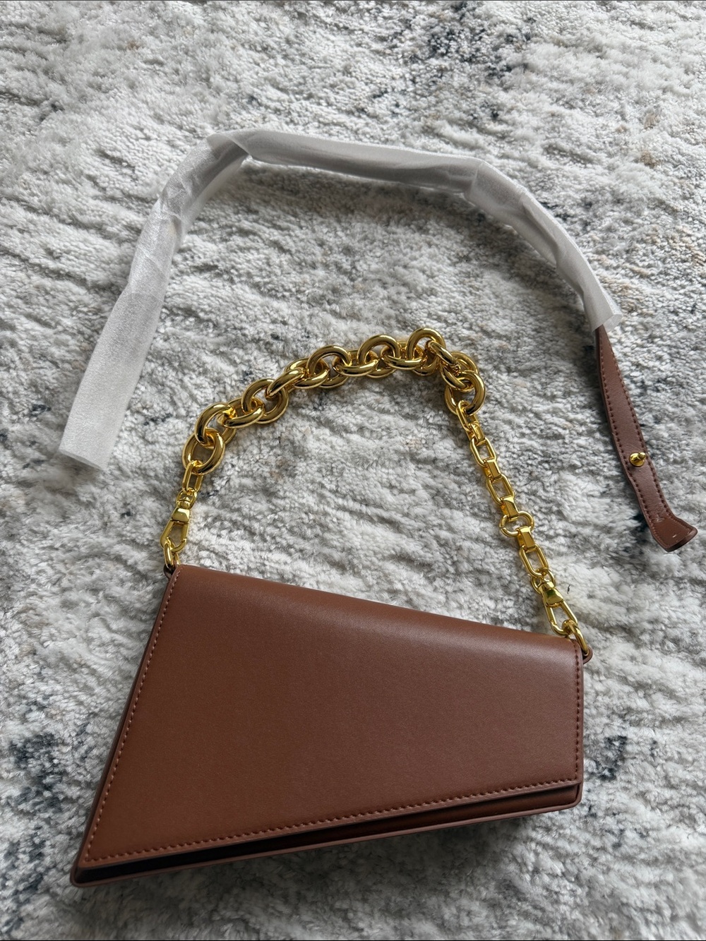 Sleek Brown Leather Shoulder Bag with Gold Chain Strap